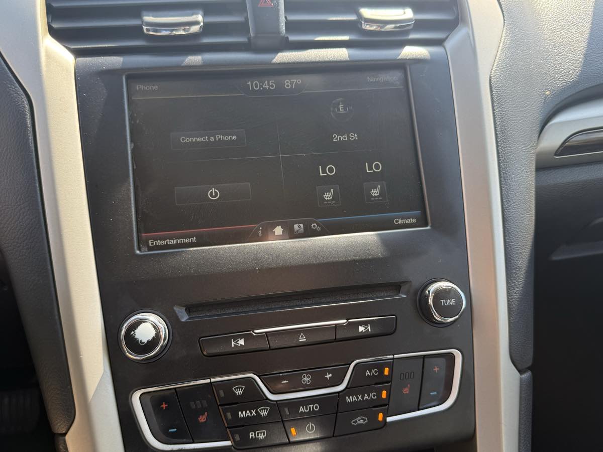 2016 Ford Fusion SE Hybrid photo 27