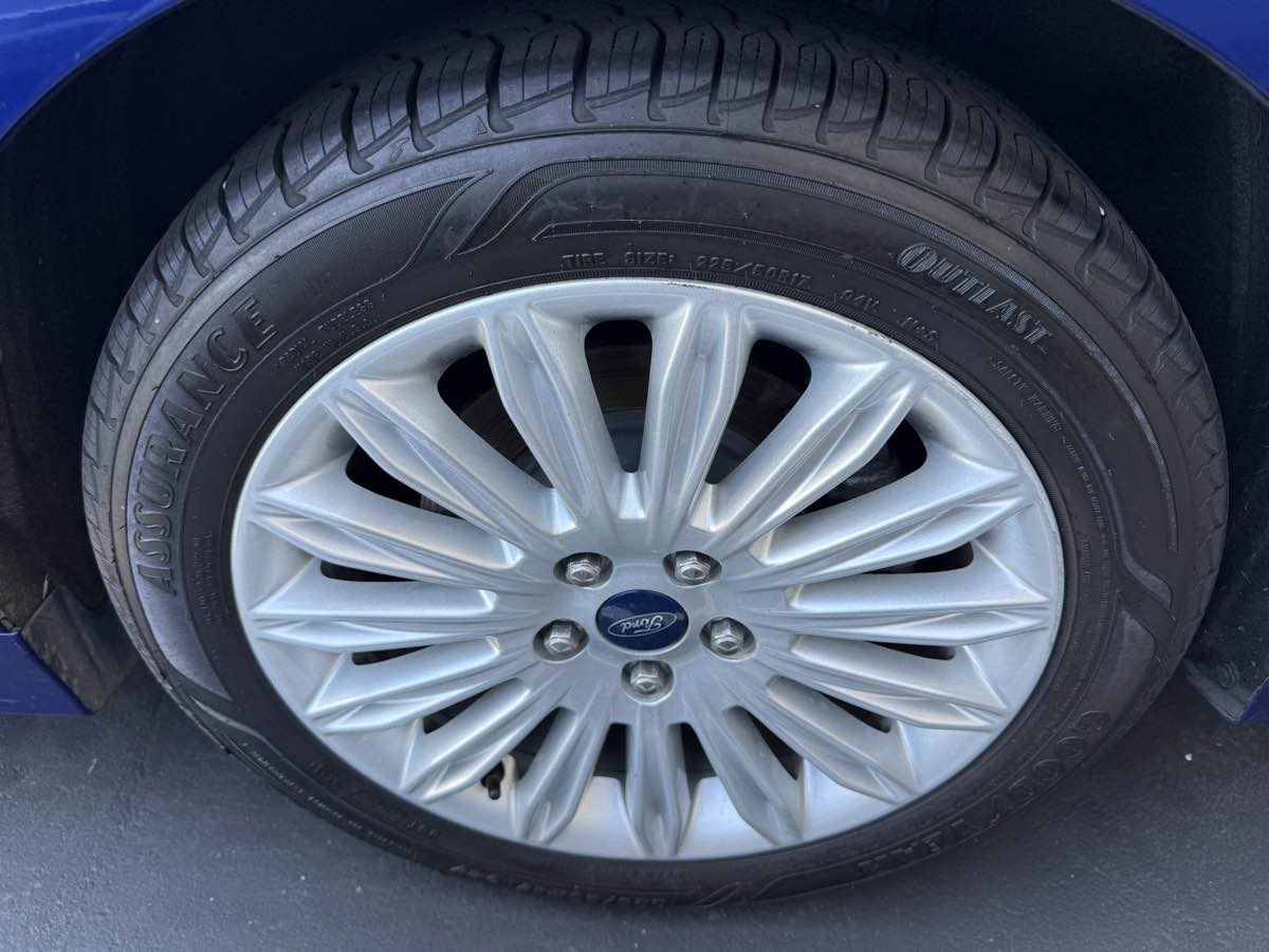 2016 Ford Fusion SE Hybrid photo 29