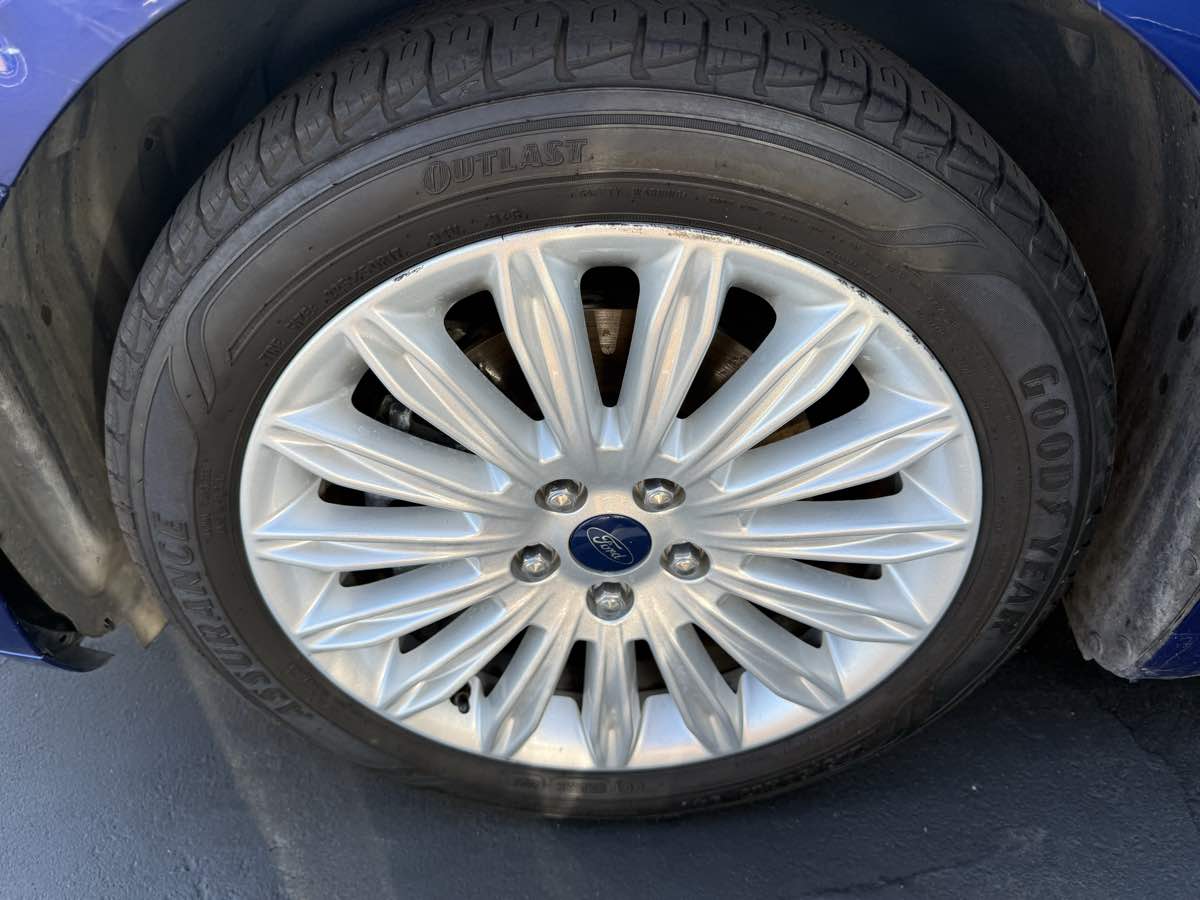 2016 Ford Fusion SE Hybrid photo 30