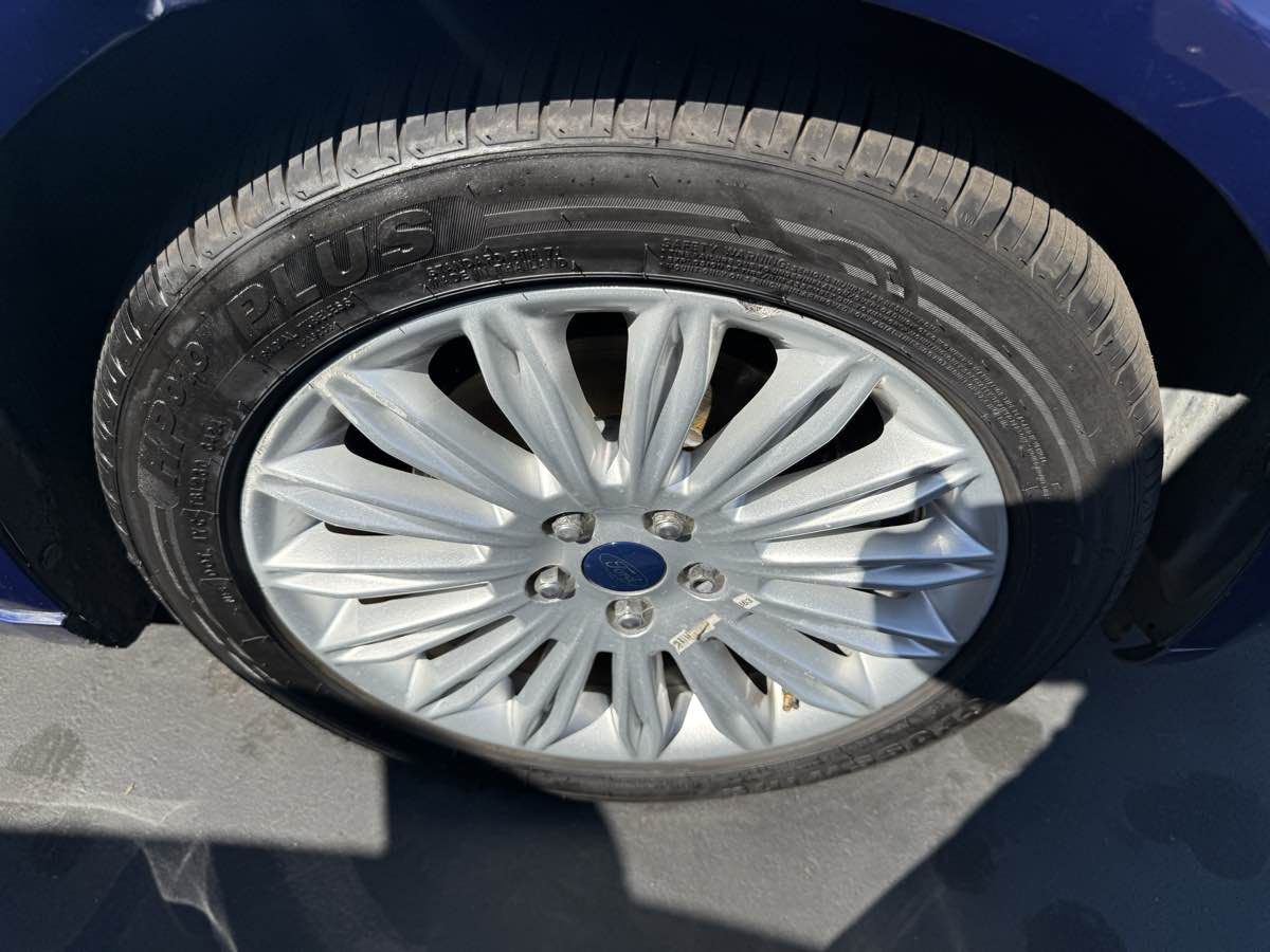 2016 Ford Fusion SE Hybrid photo 31