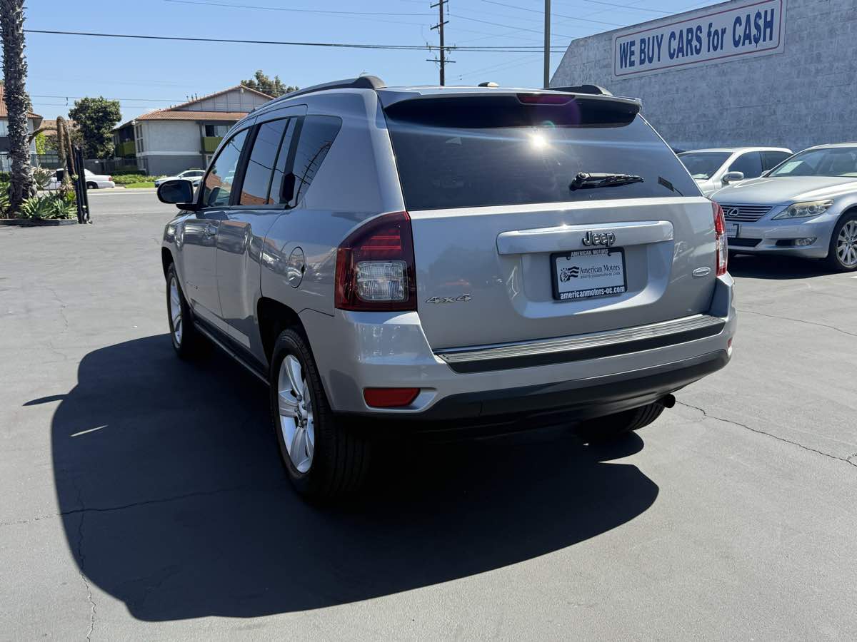 2016 Jeep Compass Latitude photo 2