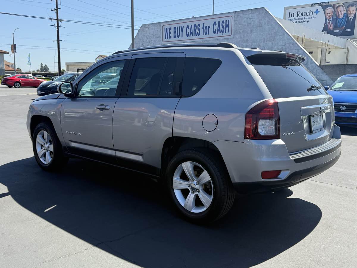 2016 Jeep Compass Latitude photo 16
