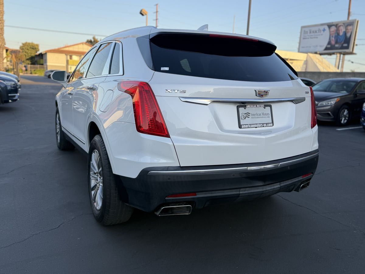 2017 Cadillac XT5 Luxury photo 2