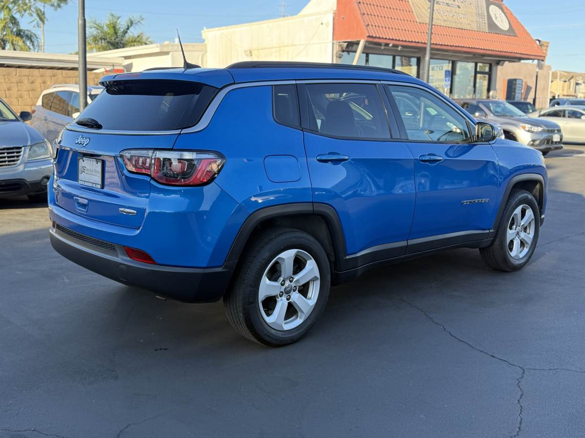 2019 Jeep Compass Latitude photo 2