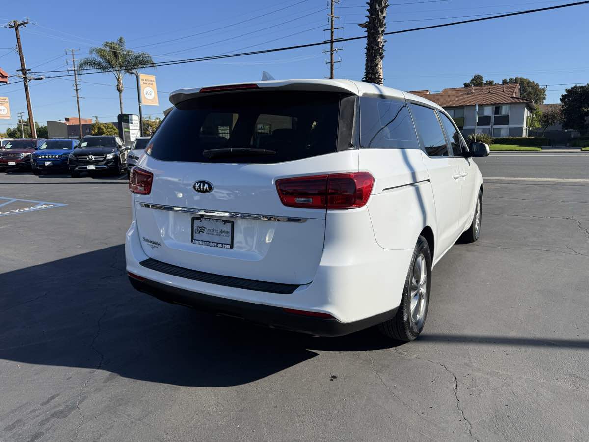 2020 Kia Sedona L photo 2