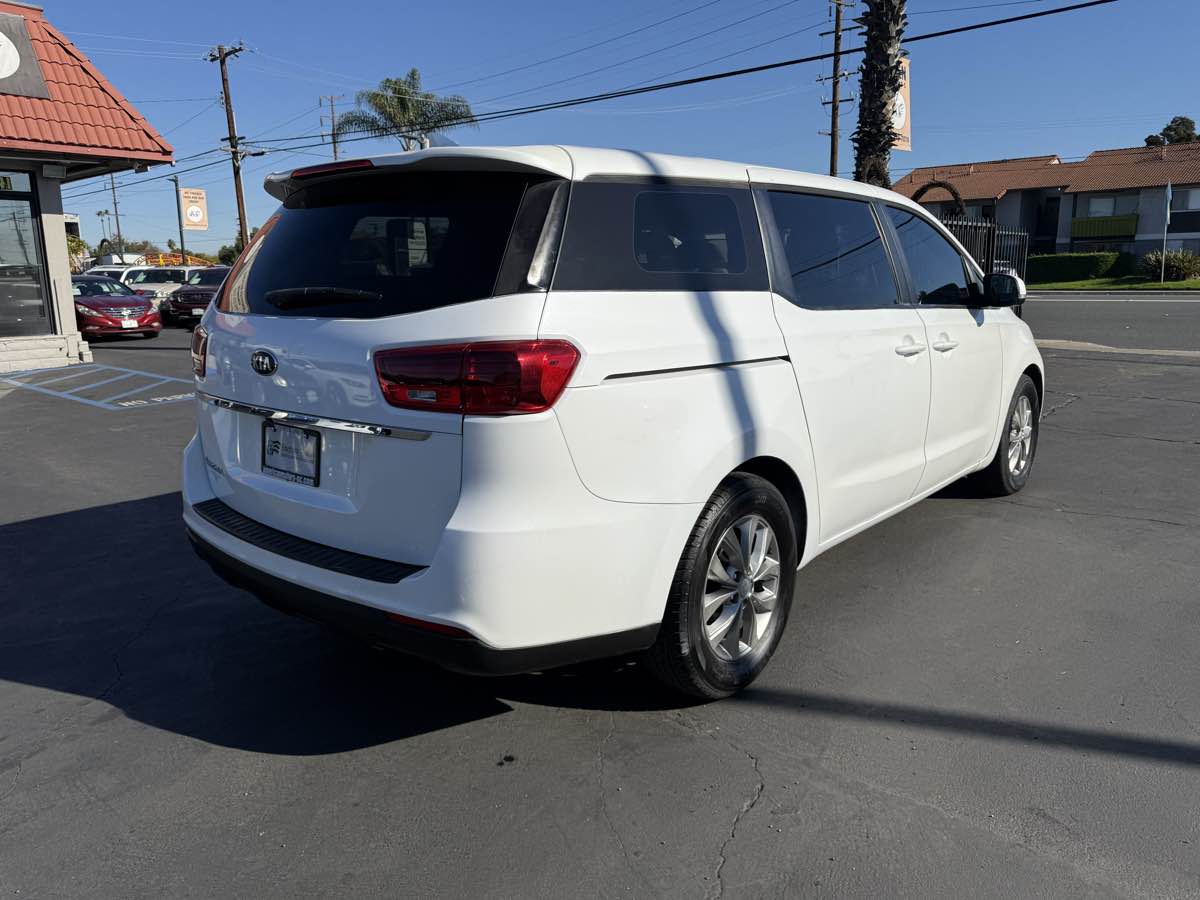 2020 Kia Sedona L photo 3