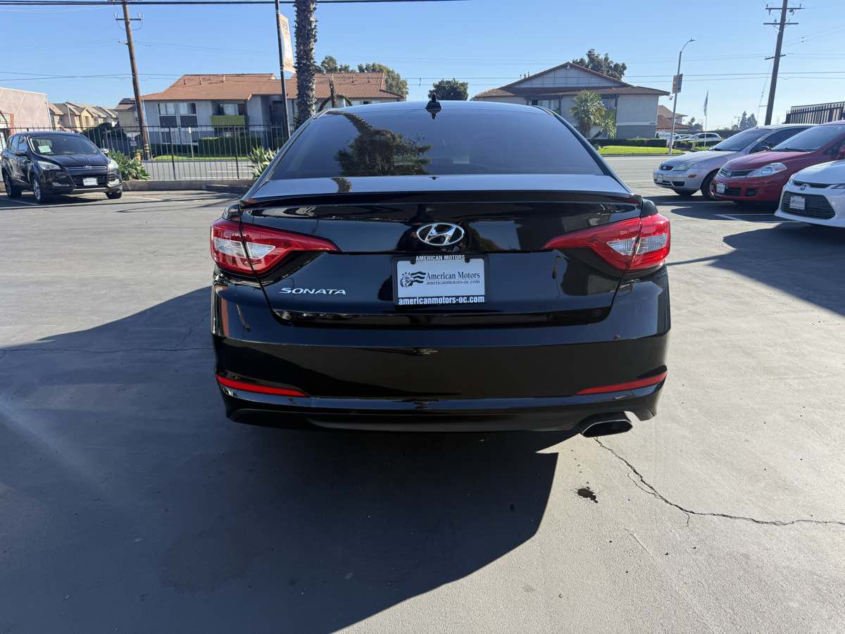 2017 Hyundai Sonata SE photo 2