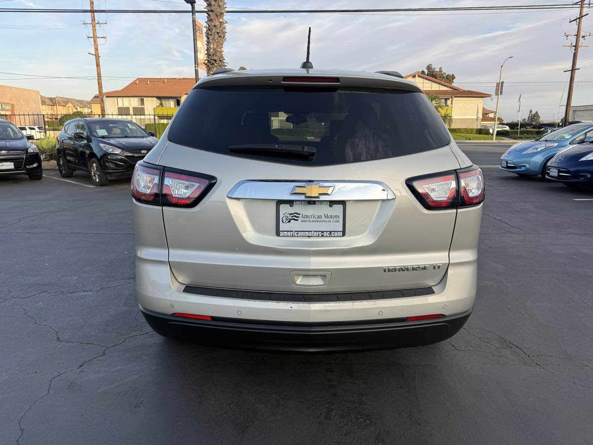 2016 Chevrolet Traverse 1LT photo 2
