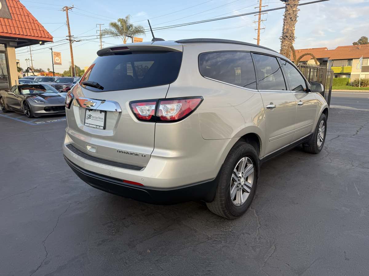 2016 Chevrolet Traverse 1LT photo 3