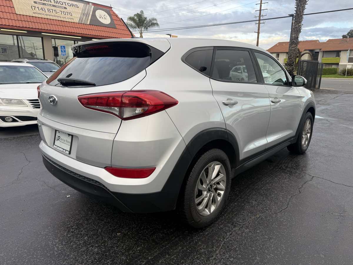 2016 Hyundai Tucson SE photo 2