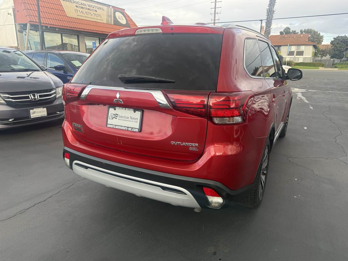 2019 Mitsubishi Outlander SE photo 2