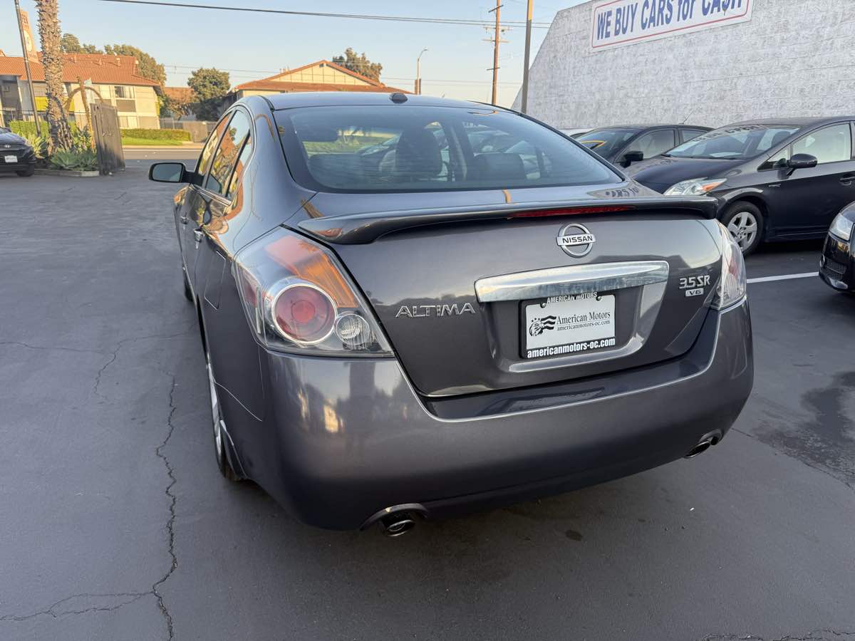 2011 Nissan Altima 3.5 SR photo 2