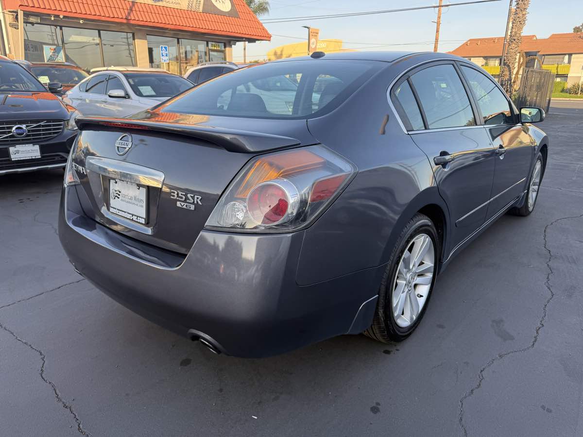 2011 Nissan Altima 3.5 SR photo 4