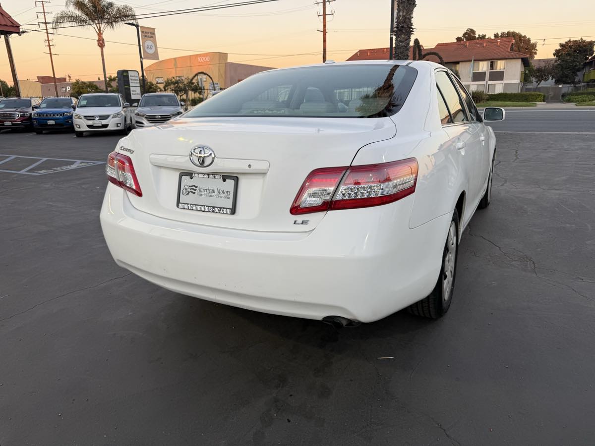 2011 Toyota Camry LE photo 3