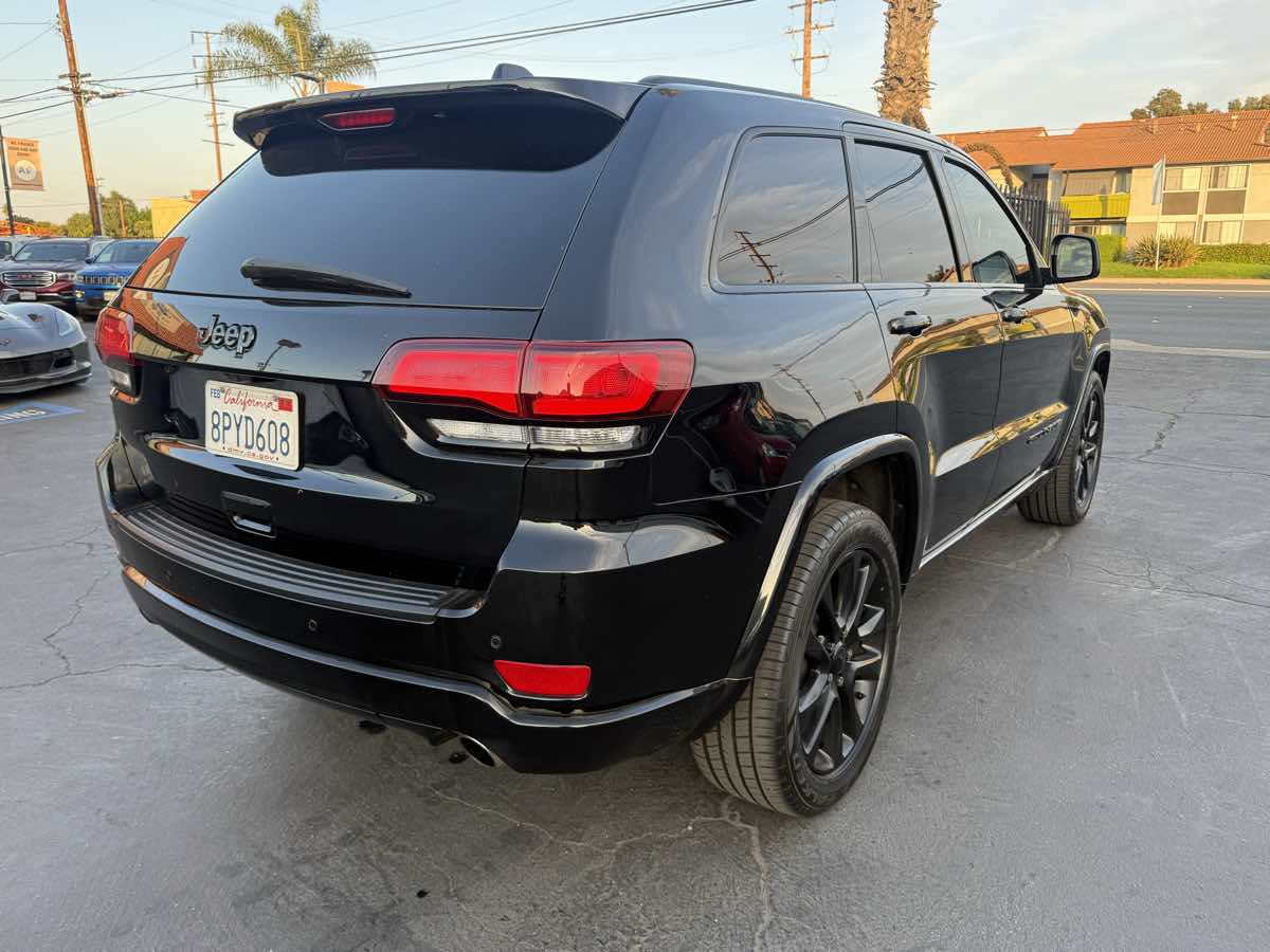2020 Jeep Grand Cherokee Altitude photo 3