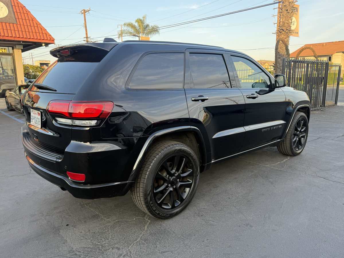 2020 Jeep Grand Cherokee Altitude photo 4