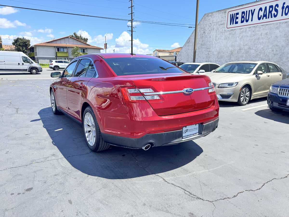 2013 Ford Taurus Limited - Photo 2