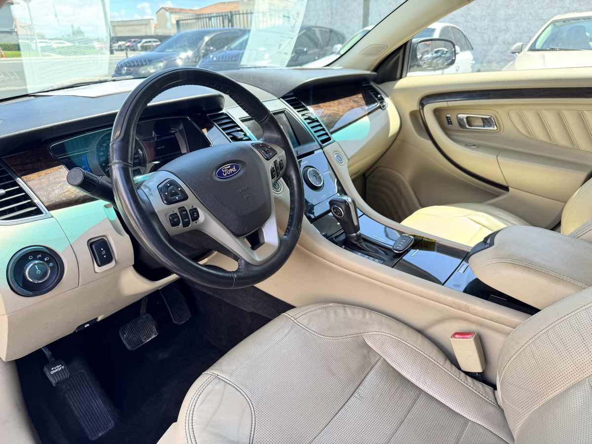 2013 Ford Taurus Limited - Photo 31