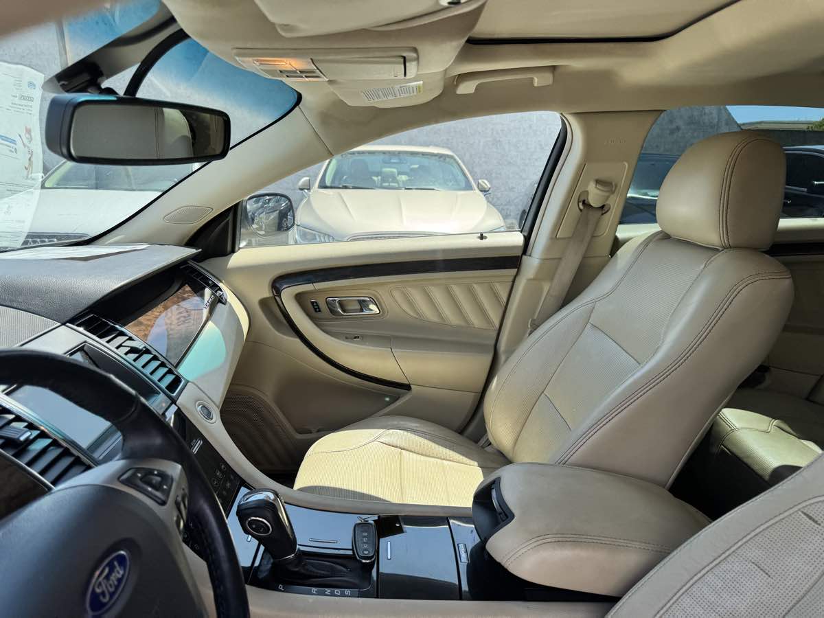 2013 Ford Taurus Limited - Photo 32