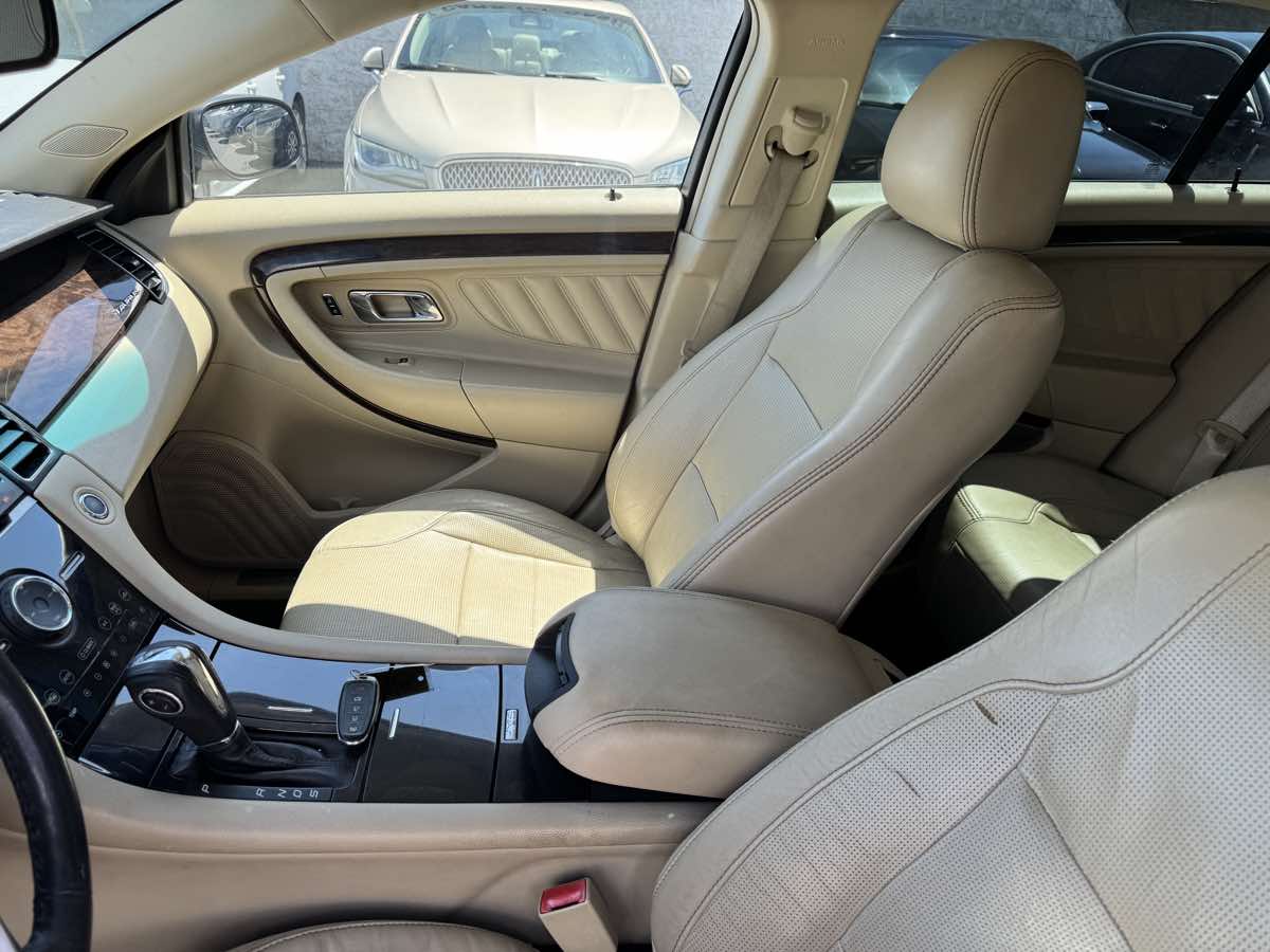 2013 Ford Taurus Limited - Photo 33