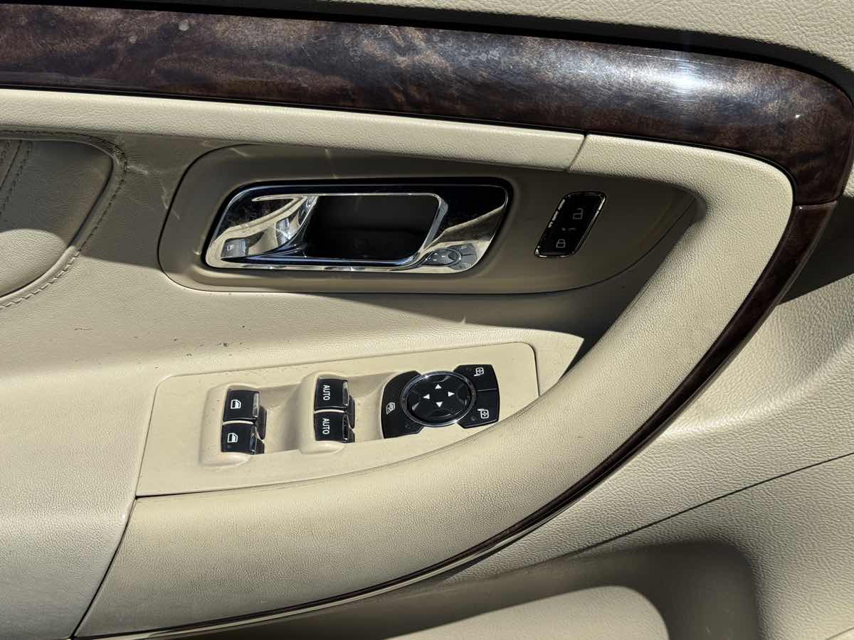 2013 Ford Taurus Limited - Photo 37