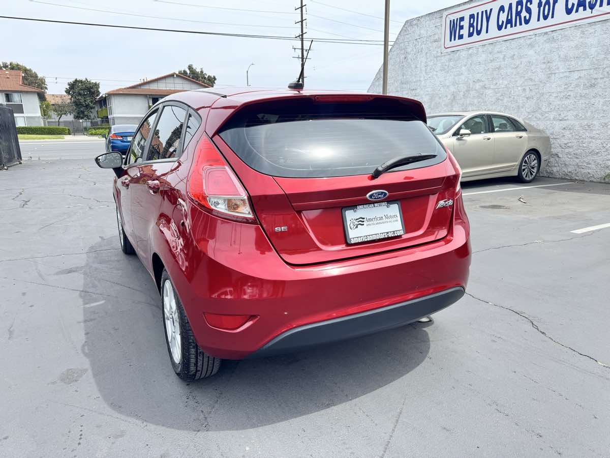 2016 Ford Fiesta SE - Photo 2