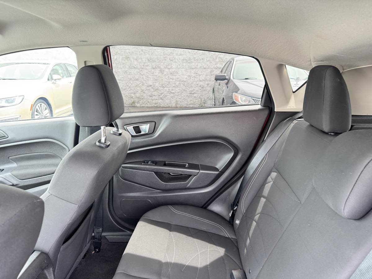 2016 Ford Fiesta SE - Photo 26