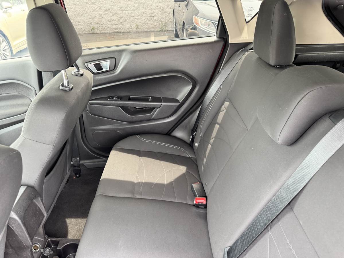 2016 Ford Fiesta SE - Photo 27