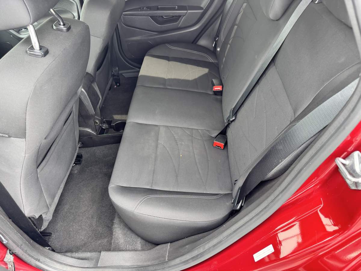 2016 Ford Fiesta SE - Photo 29