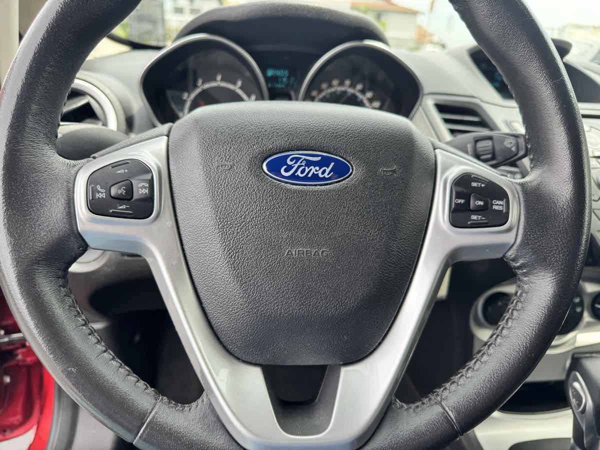 2016 Ford Fiesta SE - Photo 41