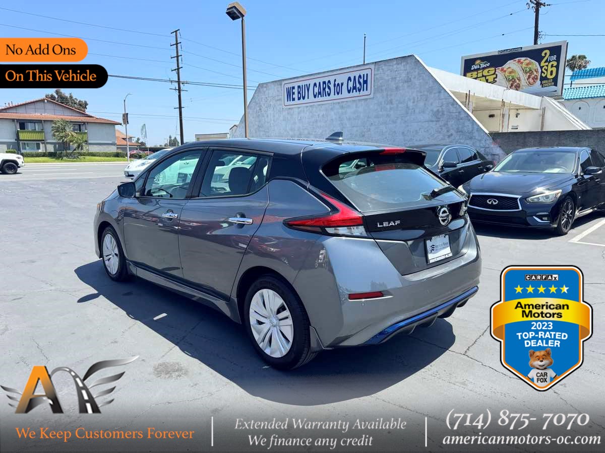 2022 Nissan Leaf S's photo