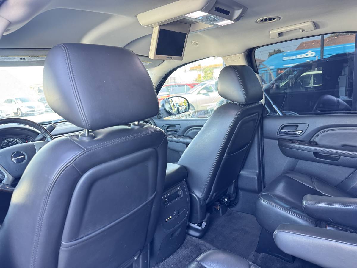 2011 GMC Yukon Denali - Photo 31
