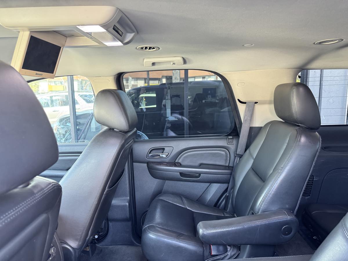 2011 GMC Yukon Denali - Photo 32