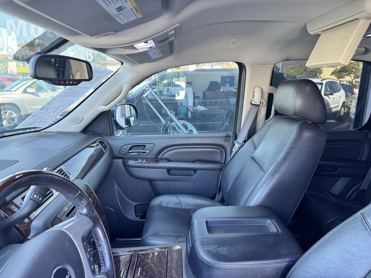 2011 GMC Yukon Denali - Photo 40