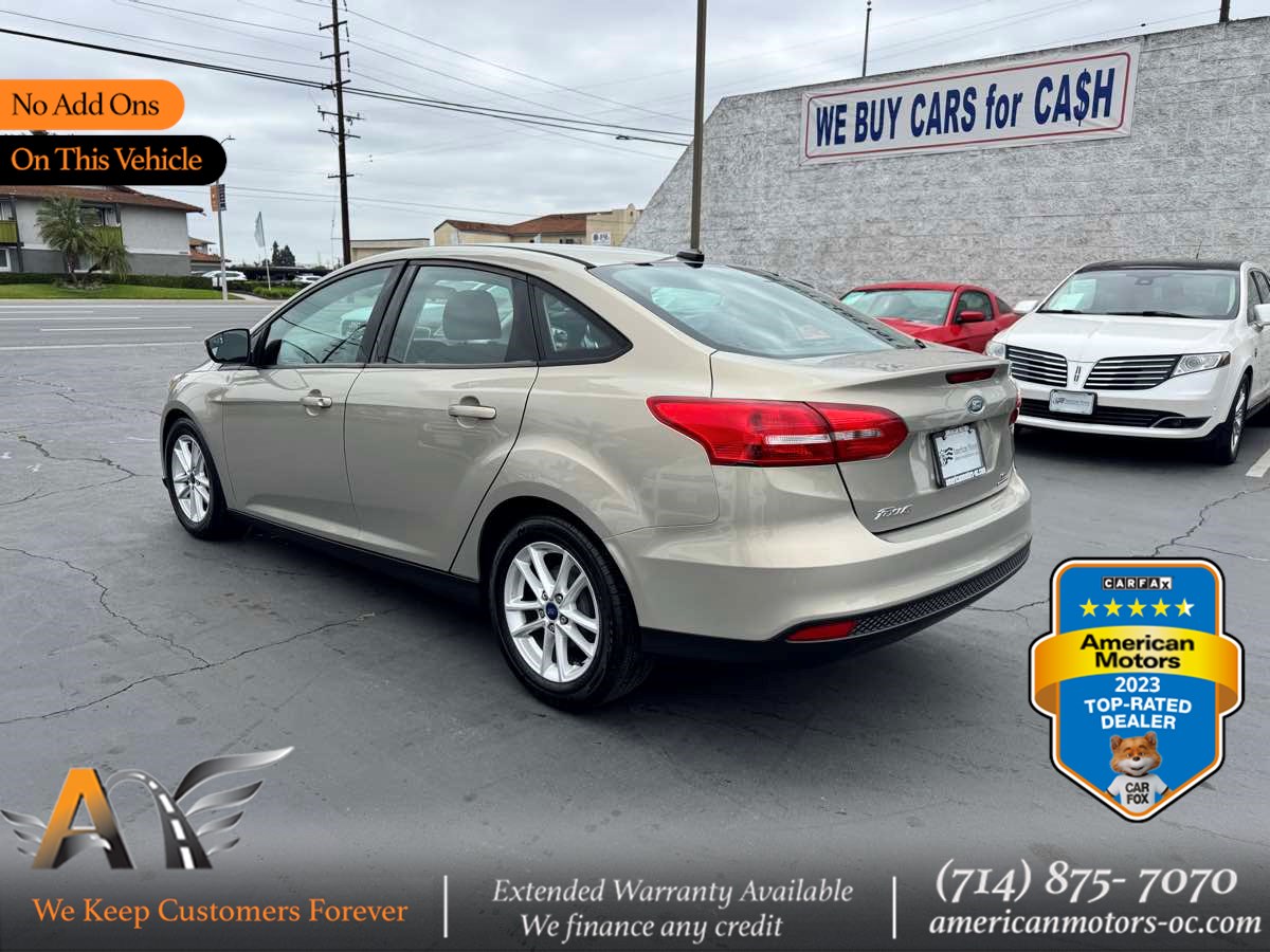 2016 Ford Focus Sedan SE's photo