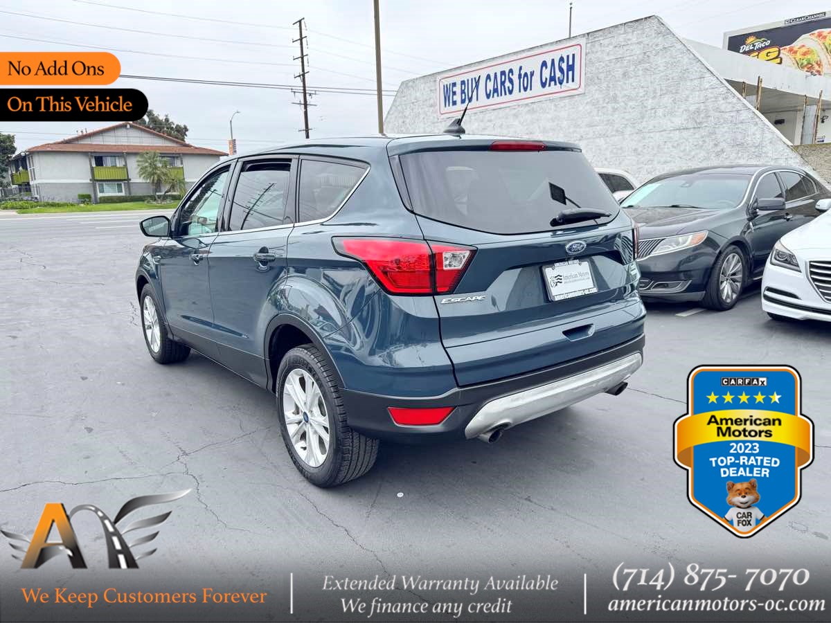 2019 Ford Escape SE's photo