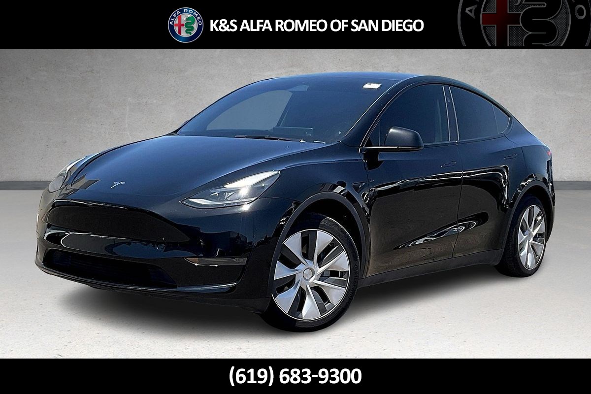 Used 2024 Tesla Model Y Long Range with VIN 7SAYGDED9RF039270 for sale in San Diego, CA