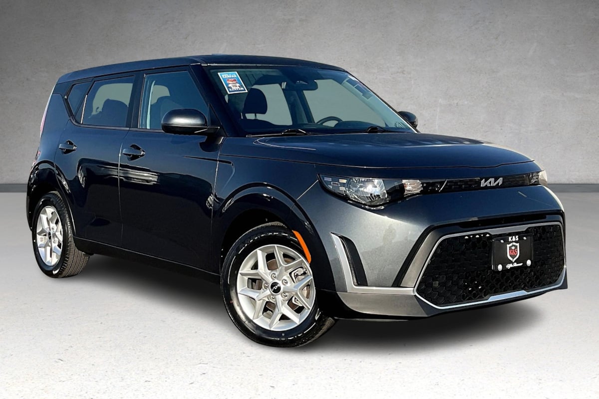 2023 Kia Soul LX photo 3