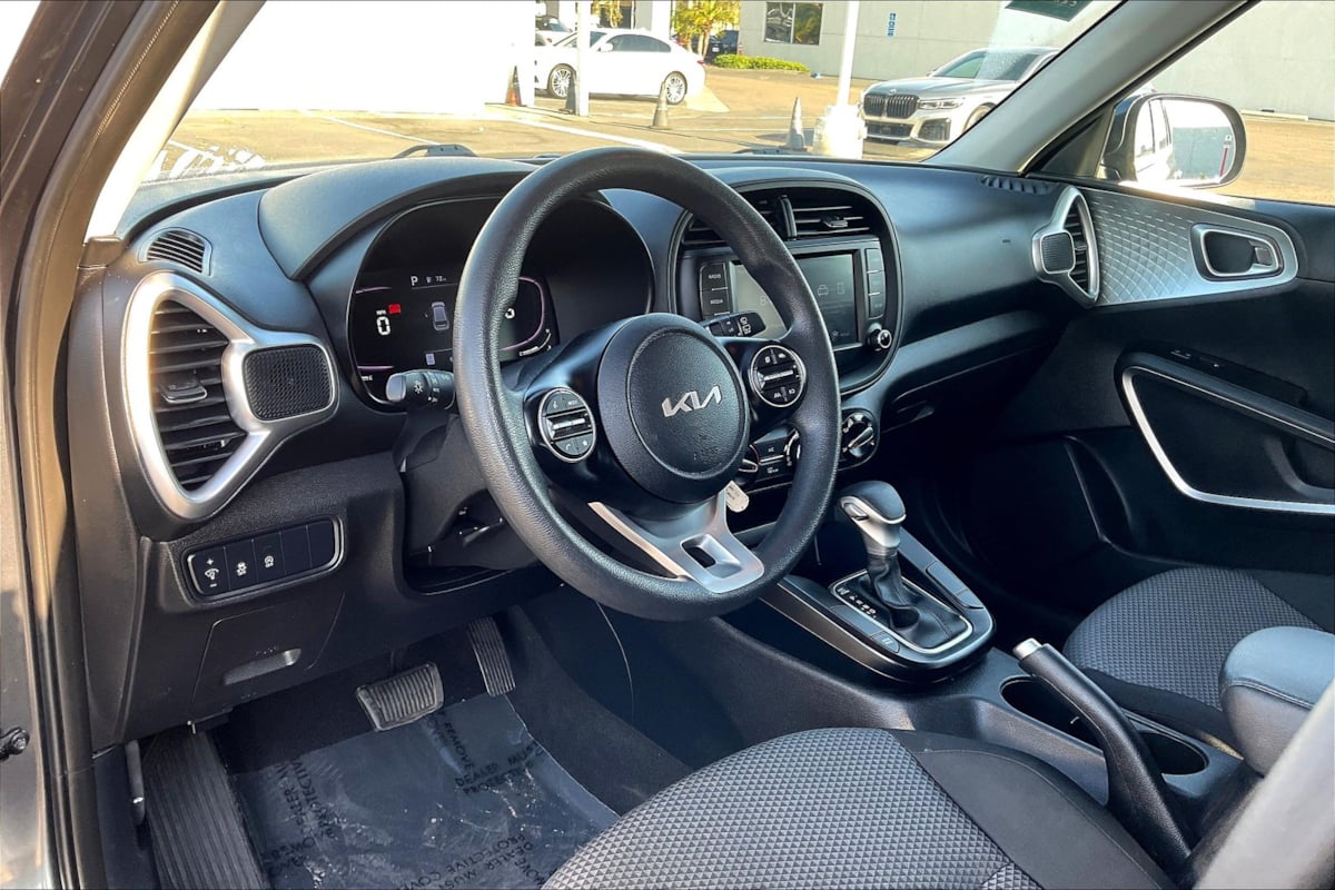2023 Kia Soul LX photo 11