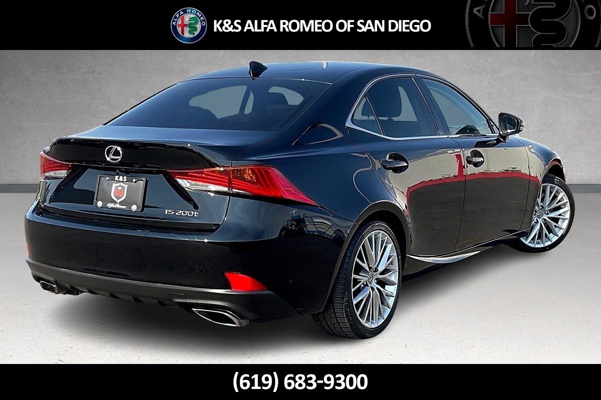 2017 Lexus IS 200t photo 2