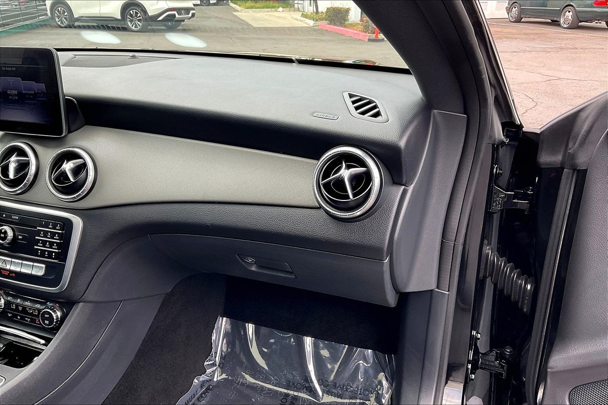 2019 Mercedes Benz CLA 250 photo 13