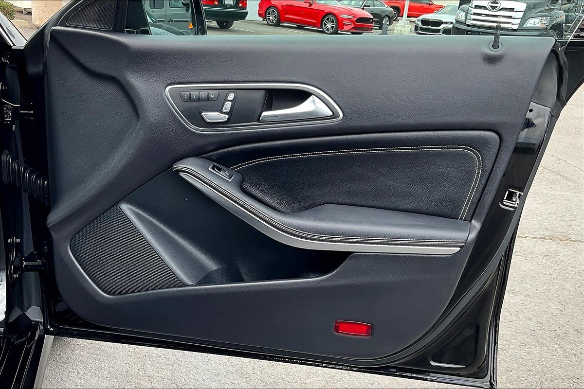 2019 Mercedes Benz CLA 250 photo 21