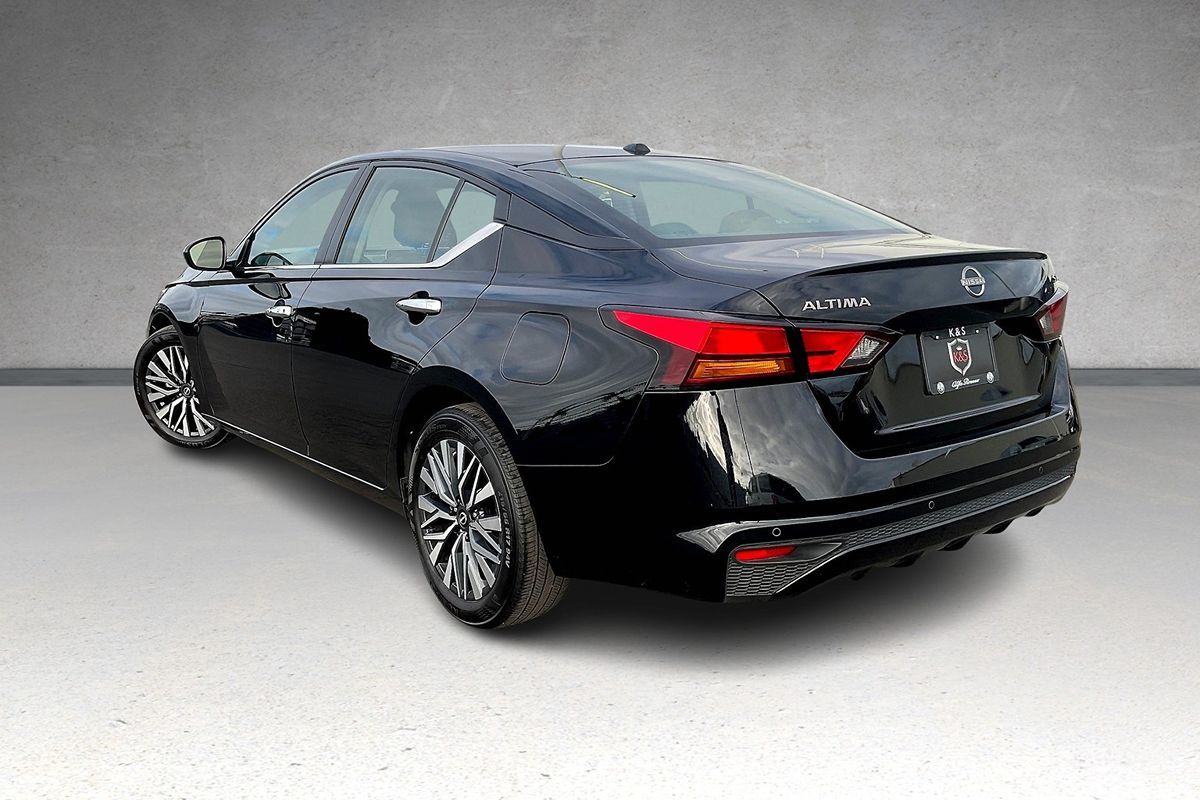 2024 Nissan Altima 2.5 SV photo 3