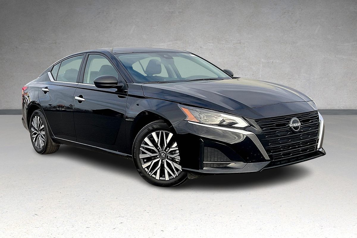 2024 Nissan Altima 2.5 SV photo 2