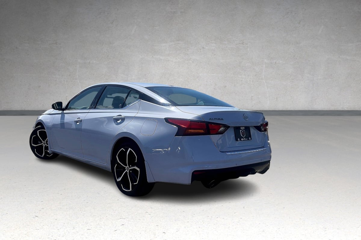 2023 Nissan Altima 2.5 SR photo 3