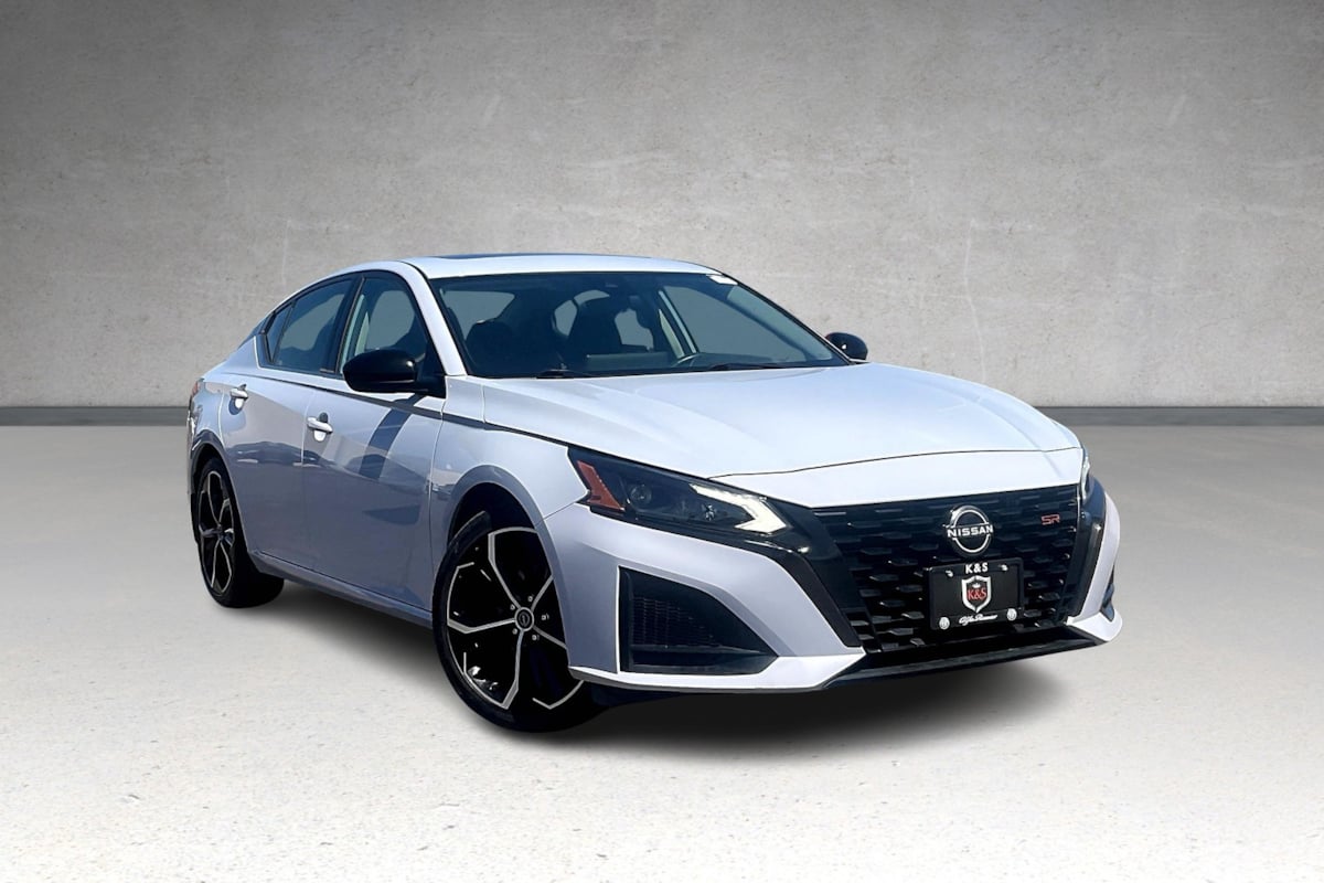 2023 Nissan Altima 2.5 SR photo 2