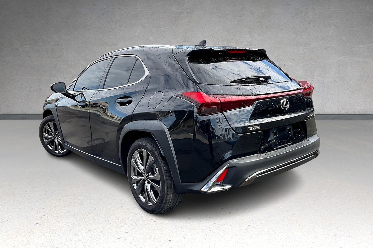 2019 Lexus UX 200 F SPORT photo 3