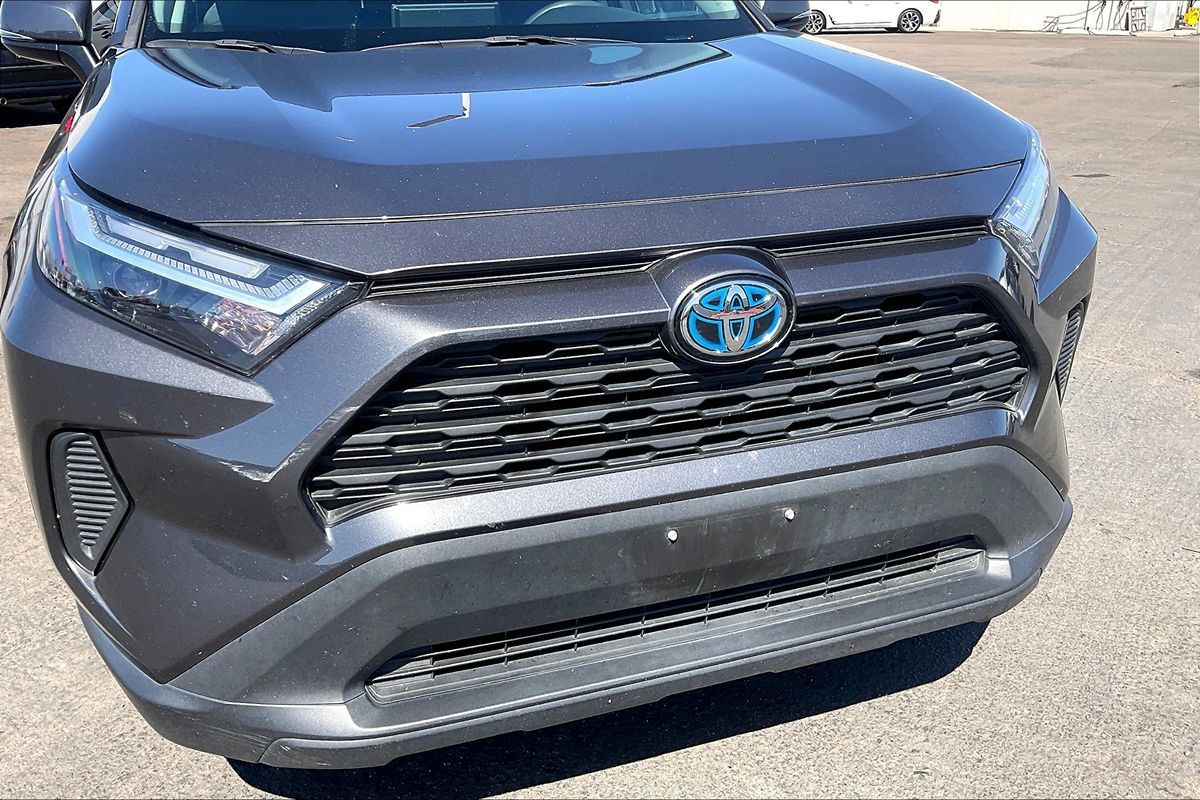 2024 Toyota RAV4 Hybrid XLE photo 5