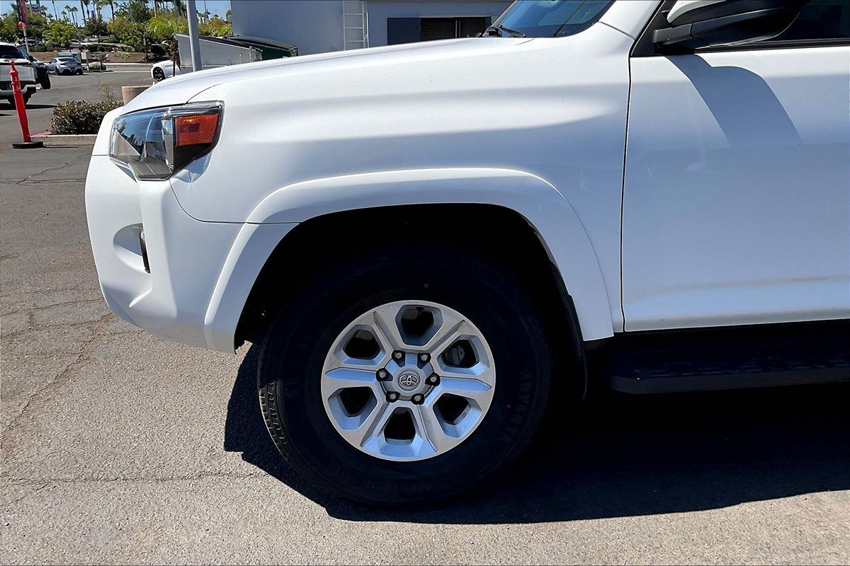 2024 Toyota 4Runner SR5 photo 4