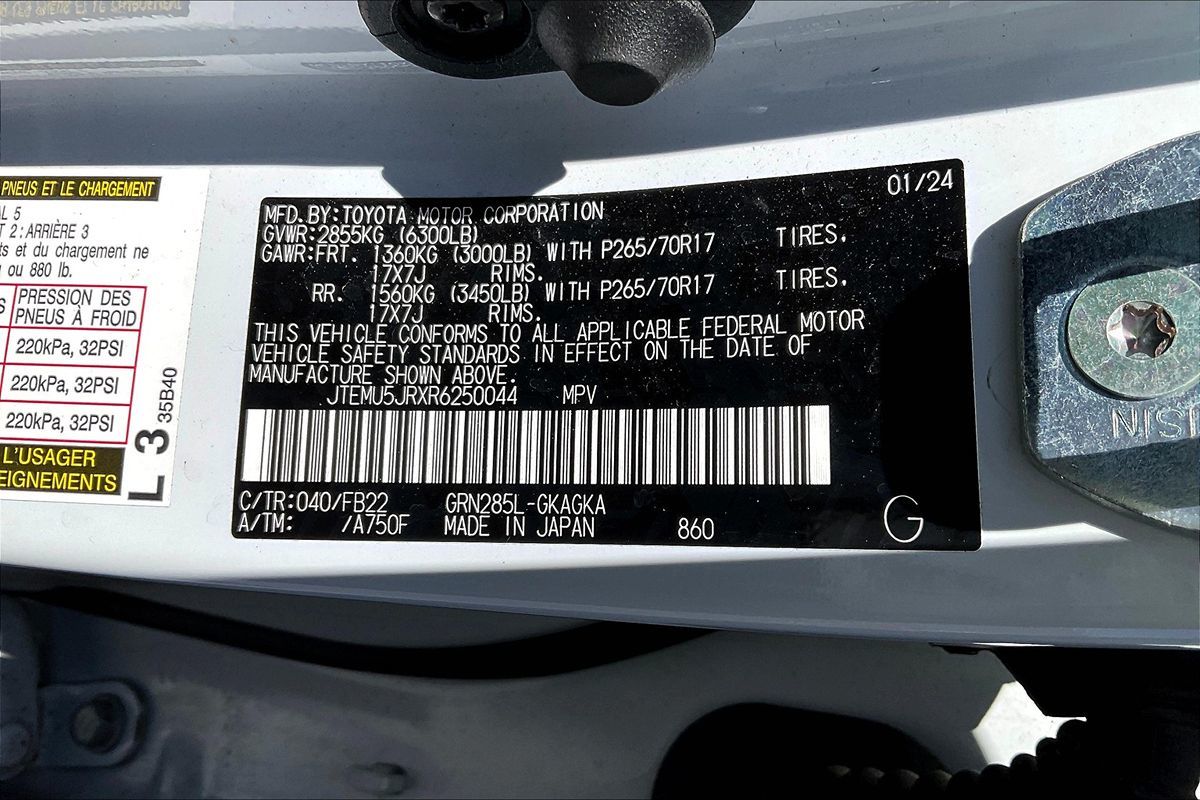 2024 Toyota 4Runner SR5 photo 6